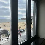 Na Crista Da Onda Назаре